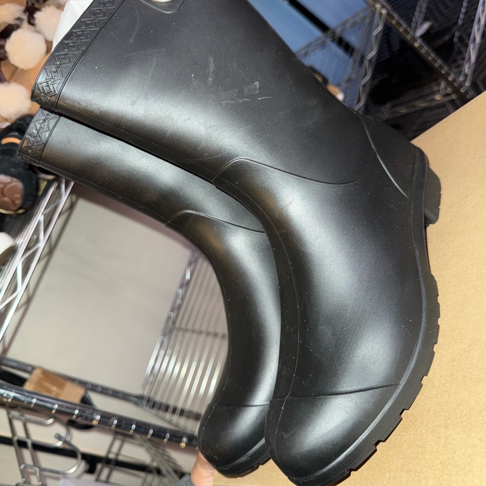 UGG sienna matte black
